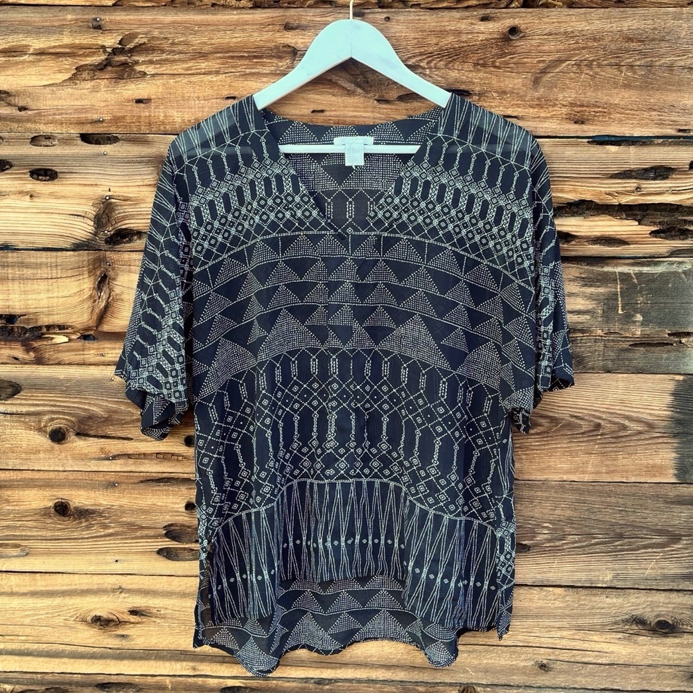 H&M | Flowy B&W V-Neck Tribal Aztec Short Sleeve Blouse 8